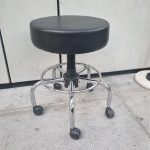 صندلی تابوره آزمایشگاهی بدون پشتی چرمی